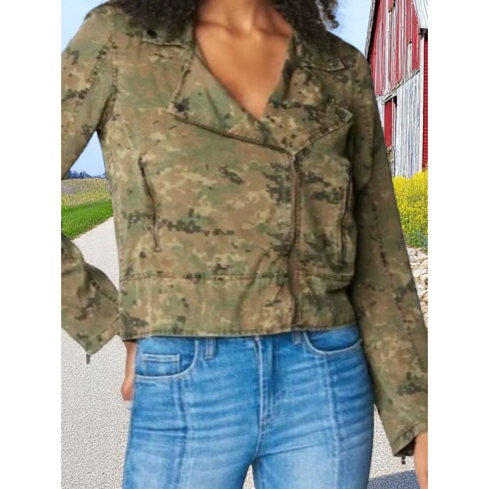 NWT - Blank NYC  Women's Green Digital Camo Print Moto Cropped Size: S
